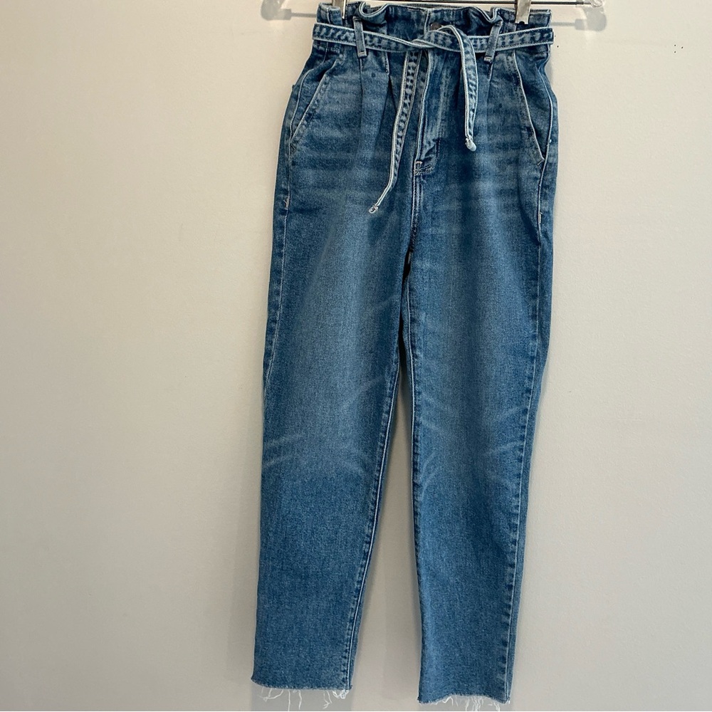 Hollister ultra high rise mom jean/vintage stretch Size 24